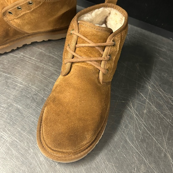 Ugg Shoes Size 7 Woman - Picture 2 of 13